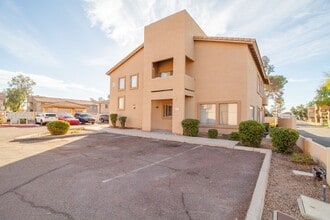 Building Photo - 1406 W Emerald Ave