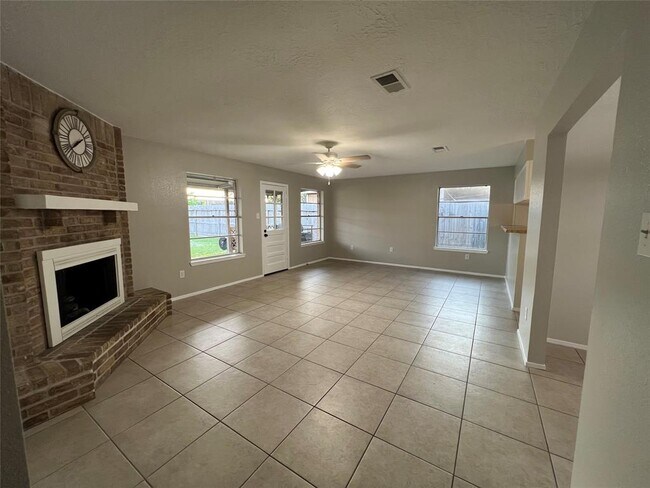 Building Photo - 6223 Silver Leaf Dr