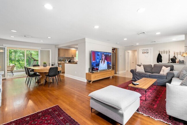Foto del edificio - 580 Dedham St