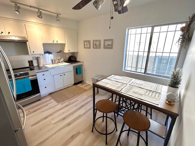 Foto del edificio - 800 N Eucalyptus Ave