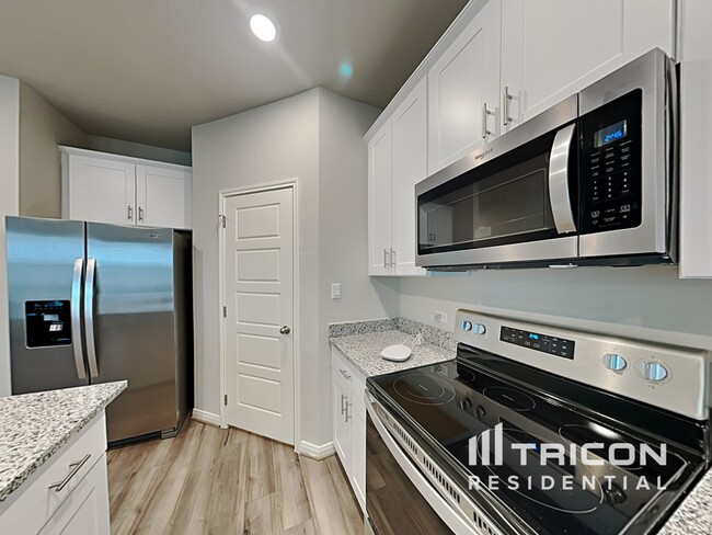 Foto del edificio - 13685 Paxton Blvd