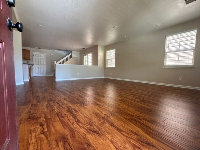 Foto del edificio - Beautiful Corner Unit in Gated Community