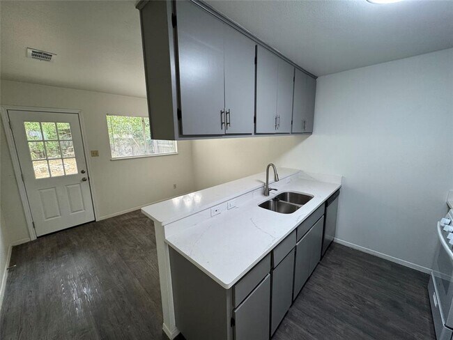 Building Photo - 128 Coers Cir