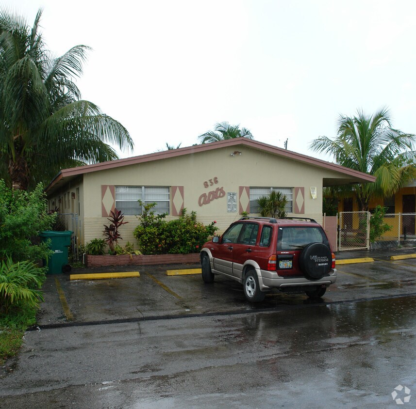 Foto del edificio - 836 Apts