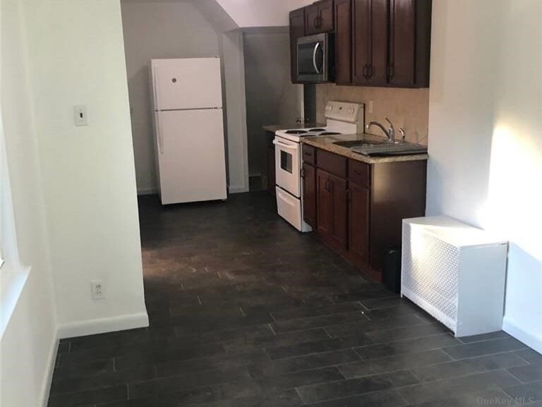Primary Photo - 17 Oceanview Rd