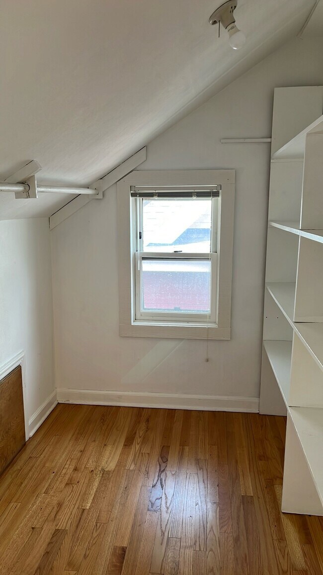 Foto del edificio - 319 N Blair St