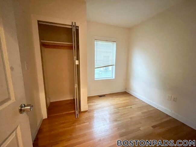 Foto del edificio - 128 Hillside St