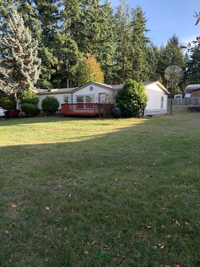 Building Photo - Stunning manufactured home w/detached garage!