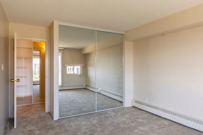 Building Photo - Le Jardin Apartments