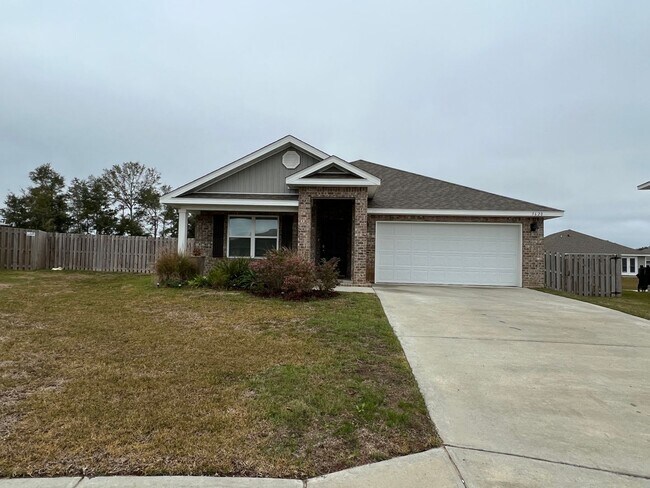 Building Photo - Home for the Holidays
