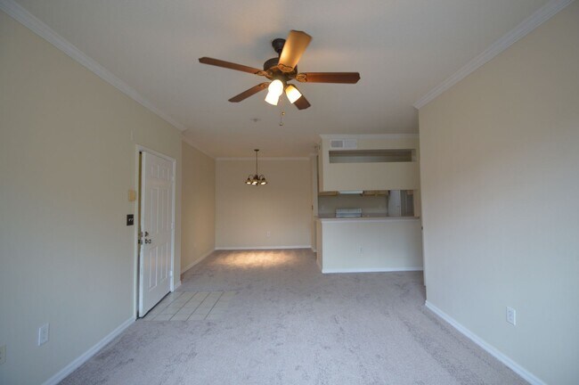 Foto del edificio - 1 bed/1 bath with Den in CARROLLWOOD AREA:...