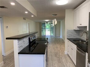 Building Photo - 250 Jacaranda Dr