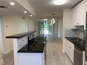 Building Photo - 250 Jacaranda Dr