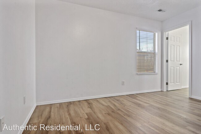 Building Photo - 4 br, 2.5 bath House - 1341 W 520 S