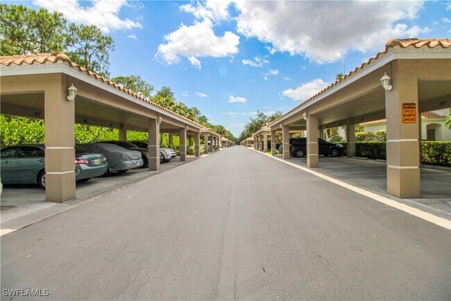 Foto del edificio - 8217 Parkstone Pl