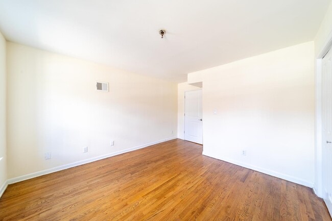 Building Photo - 357 Varick St
