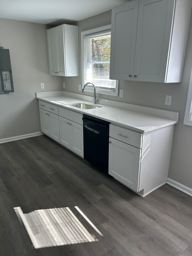 Building Photo - 1907 NE 26th St