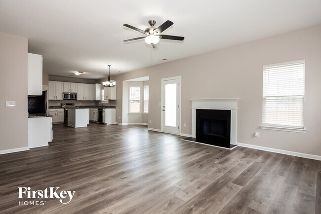 Building Photo - 8519 Oak Dr