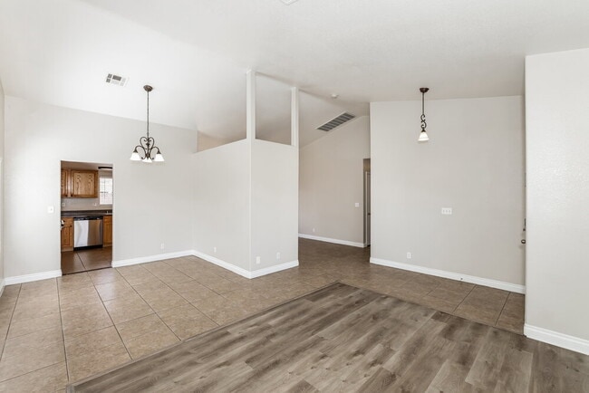 Building Photo - 5775 Canyon Oak Cir