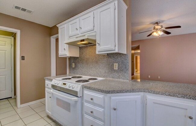 Building Photo - Highly Desirable 3-Bedroom Home with Modern Comforts.