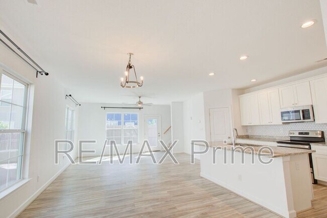 Foto del edificio - 2413 Trafton Pl