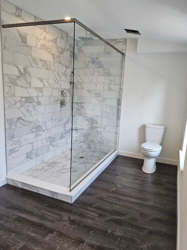 baño principal - 3520 W Allegheny Ave