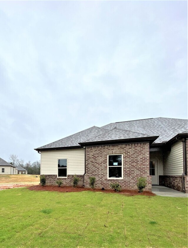Foto principal - Great Home for Rent in Lincoln, AL!!! View...