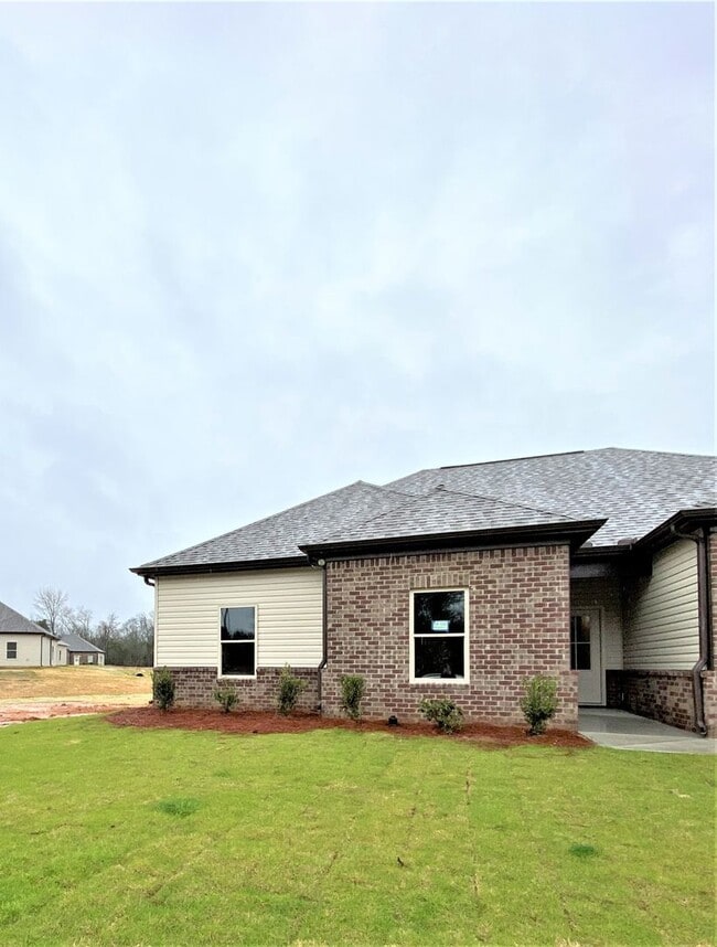 Building Photo - 106 White Oak Cir
