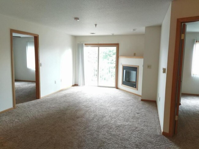 Building Photo - 135 Marcou Rd, Apt 312