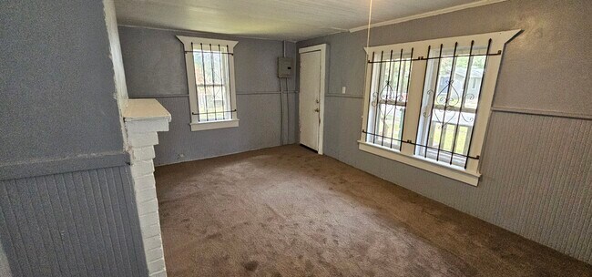 Foto del edificio - 1170 W 21st St