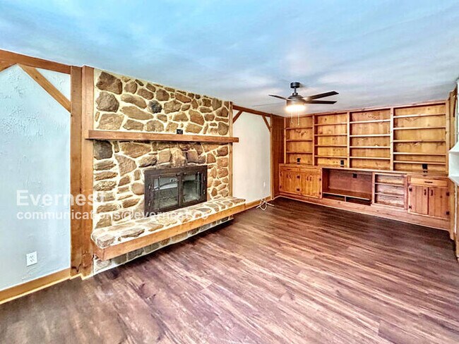 Foto del edificio - 2771 Winding Ln NE