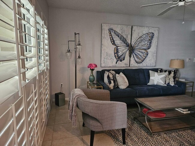 Foto del edificio - 284 Village Blvd