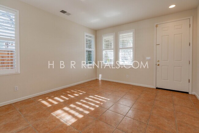 Foto del edificio - Comfort, Convenience & Space — Tracy Living at Its Best