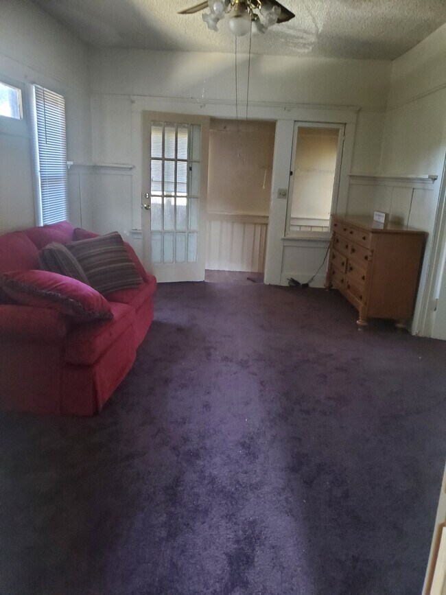 Living room - 1922 Navarro Ave