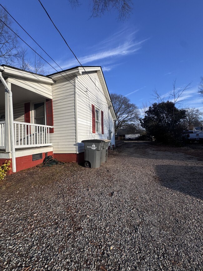 Foto del edificio - 616 Poplar Ave