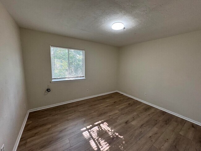 Foto del edificio - 1401 Lazy Brook