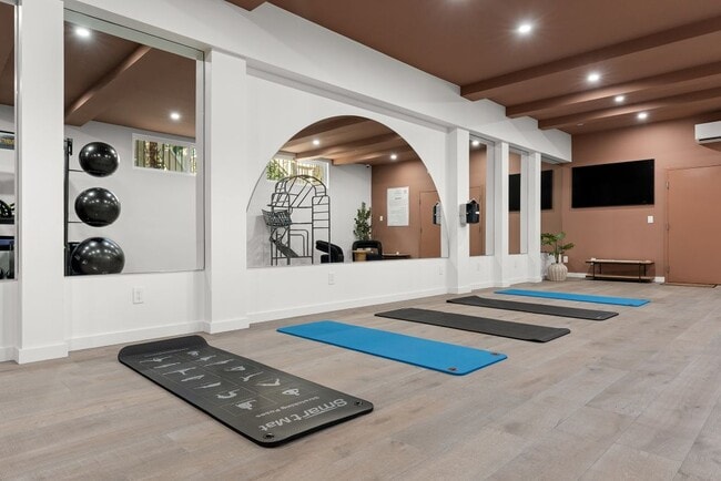 Building Photo - Casa De Marina Apartments