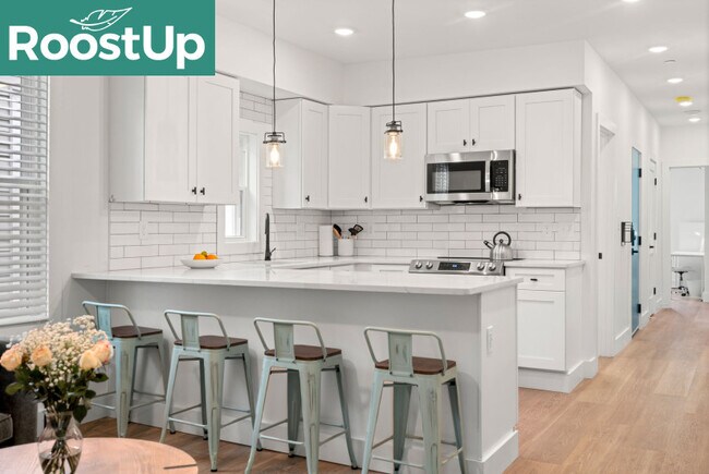 Foto del edificio - New RoostUp Furnished Private Bedroom in South Boston!