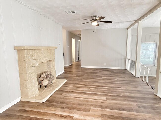 Building Photo - 2419 Oaklawn Dr
