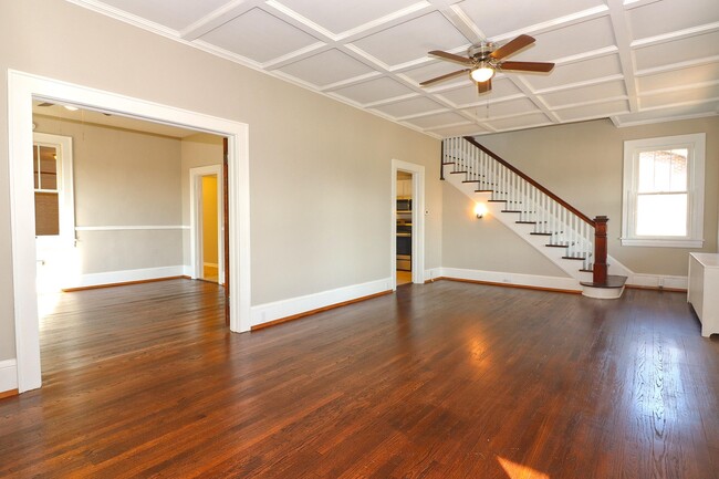 Building Photo - 914 Roanoke Blvd