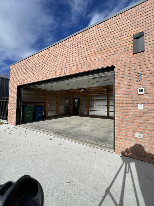 Foto del edificio - 1301 Avon St