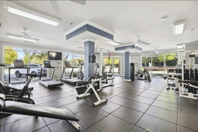 Foto del edificio - 10 Perimeter Summit Blvd NE