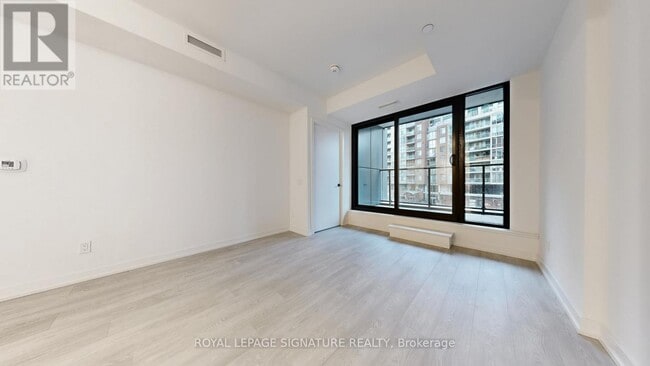 Photo du bâtiment - 35 Parliament St