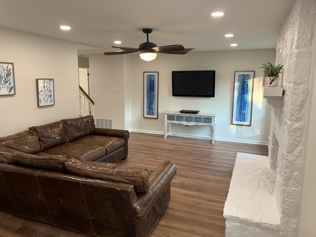 Living Room - 13707 Oak Cabin