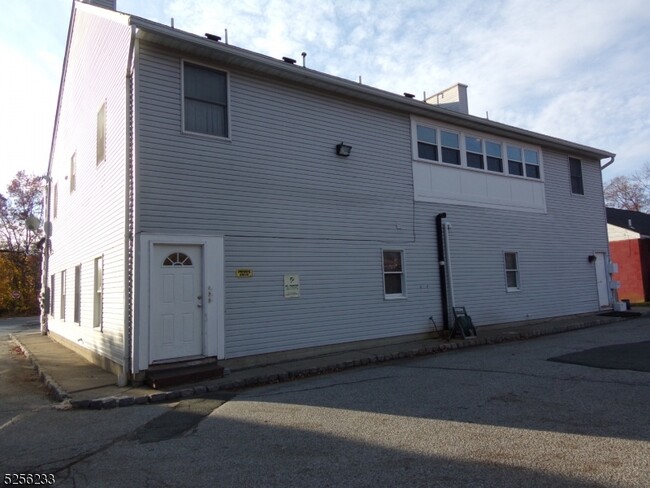 Building Photo - 272 US-206