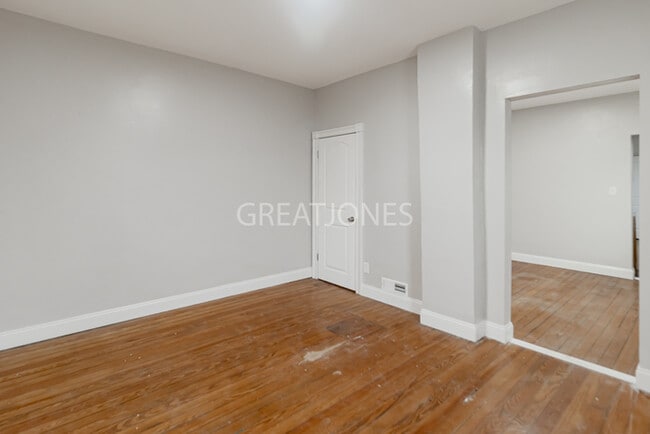 Building Photo - Charming 2 Bedroom in St. Louis!