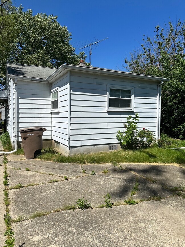 Foto del edificio - 243 W Cornell Ave