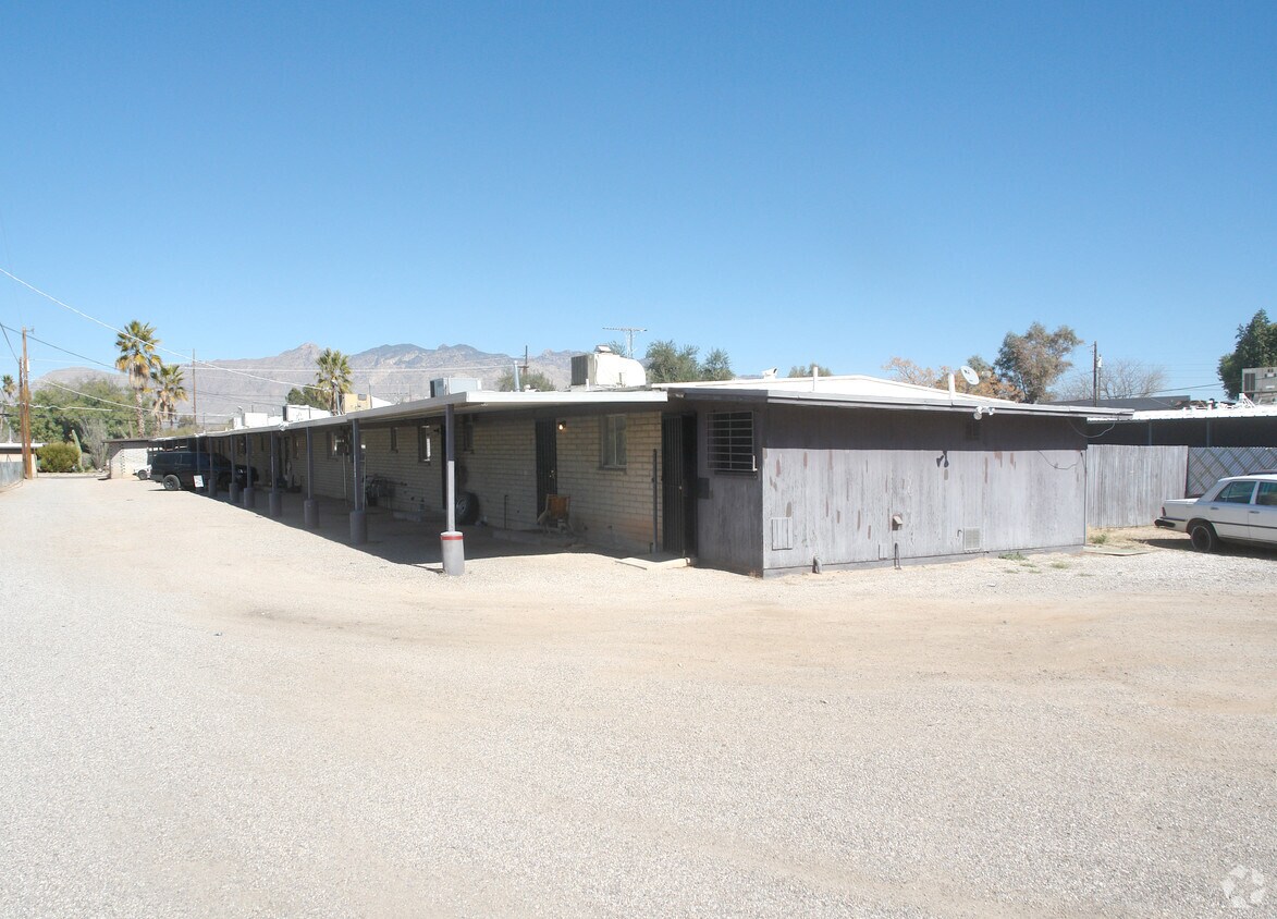 Foto del edificio - 2930-2940 E Presidio Rd