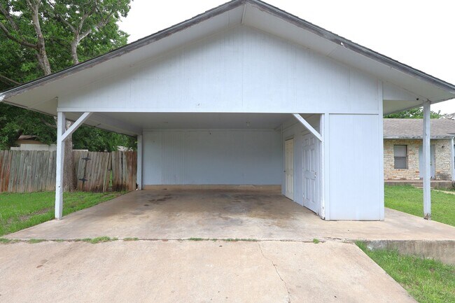 Building Photo - 2510 Village Walk Dr