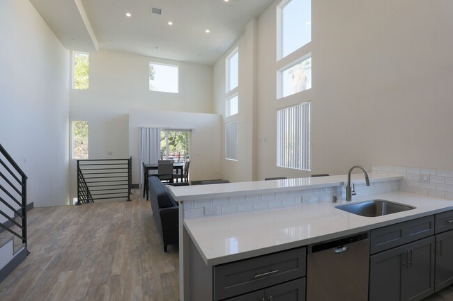 Building Photo - 2688 Orchard Ave